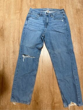 American Eagle Outfitters women’s Blue Ripped Straight-Leg Jeans